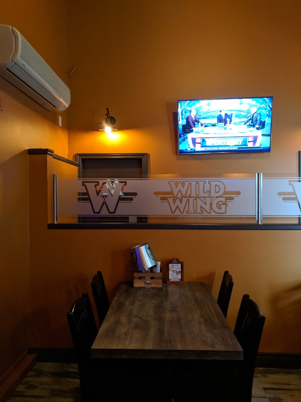 Wild Wing | 140 Lombard St, Smiths Falls, ON K7A 5B8, Canada | Phone: (613) 205-1077