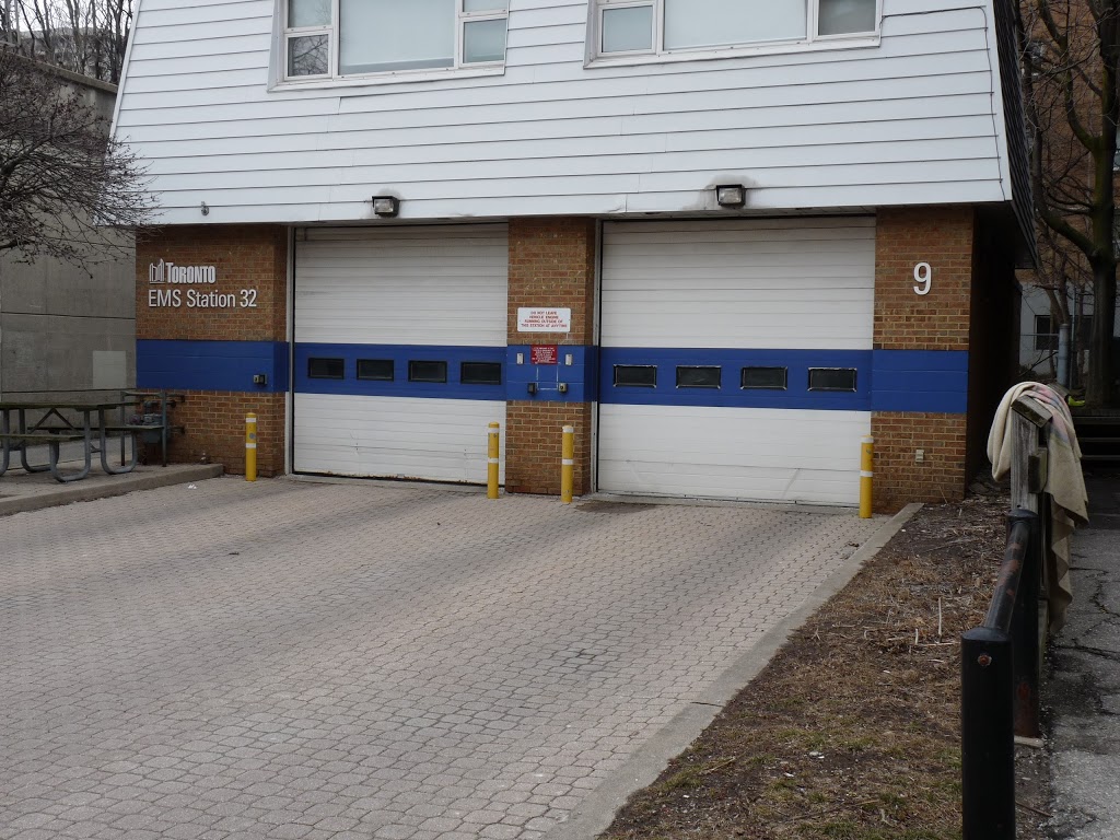 Toronto Paramedic Services - Station 32 | 9 Clendenan Ave, Toronto, ON M6P 2W4, Canada | Phone: (416) 392-2000