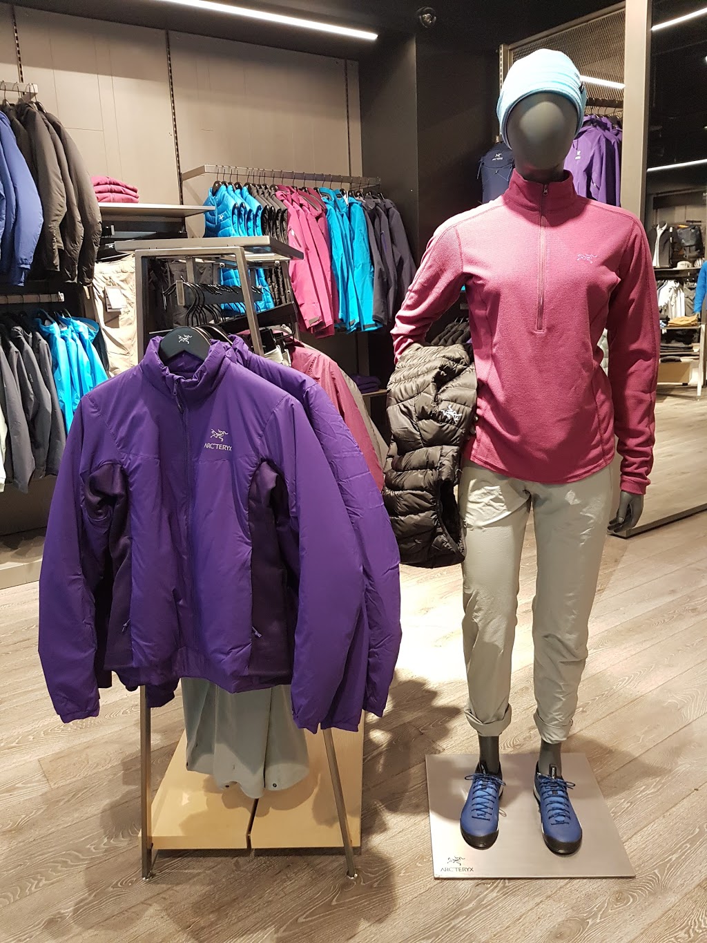 Arc’teryx | 3401 Dufferin St #511, North York, ON M6A 2T9, Canada | Phone: (416) 787-6978