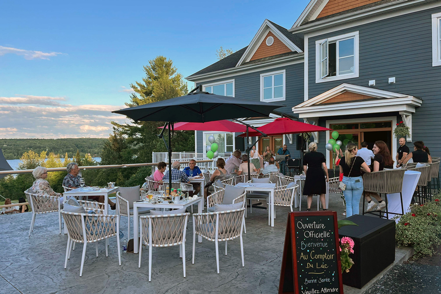 Bar bistro au comptoir du lac | 1495B Chem. de la Rivière, Magog, QC J1X 3W5, Canada | Phone: (819) 612-0592