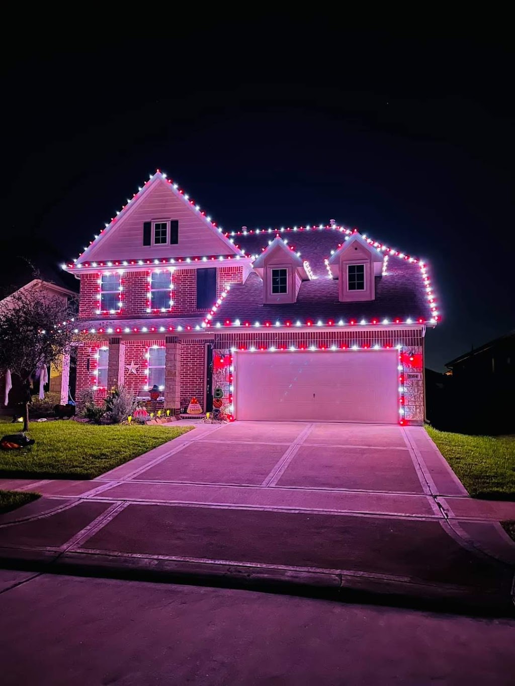 Comrade Clean Christmas Lights Installation | 5331 168 St, Cloverdale, BC V3Z 1E2, Canada | Phone: (778) 700-0046