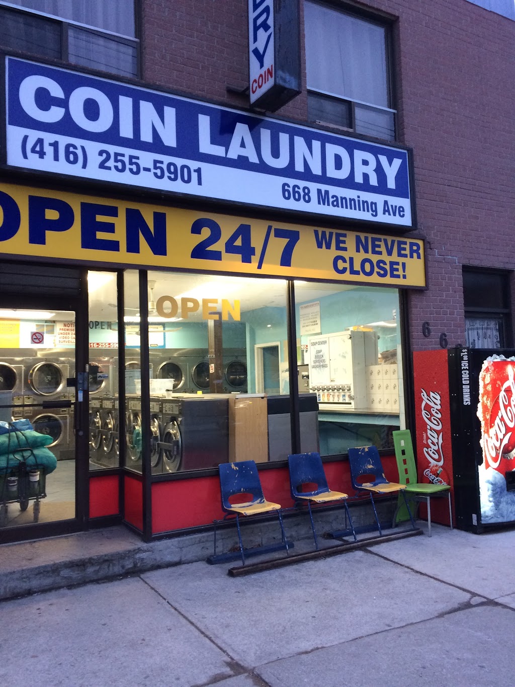 24 Hour Coin Laundromat | 668 Manning Ave, Toronto, ON M6G 1L2, Canada | Phone: (416) 516-0725