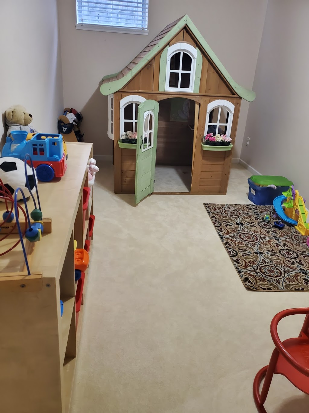Guppies Playhouse Mutliage Childcare | 3856 west 35th Avenue, Dunbar St, Vancouver, BC V6N 2N9, Canada | Phone: (778) 378-8470