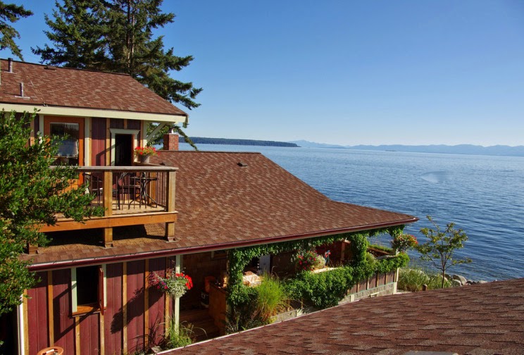 Blitz Beach House | 3265 Atrevida Rd, Powell River, BC V8A 0E1, Canada | Phone: (604) 414-9488