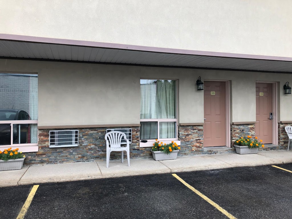 BORDEN INN & SUITES | 166 Mill St, Angus, ON L0M 1B2, Canada | Phone: (705) 424-6362