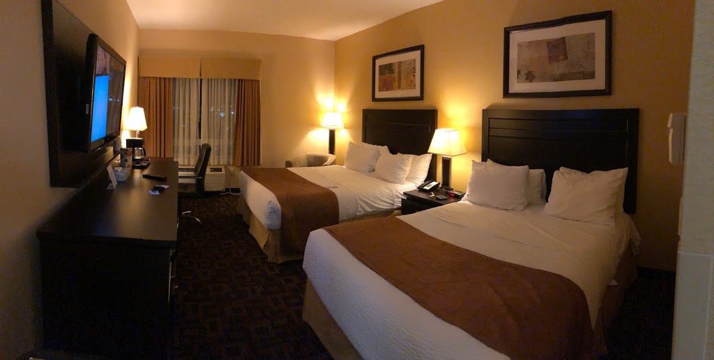 Days Inn & Suites by Wyndham Winnipeg Airport Manitoba | 695 Berry St, Winnipeg, MB R3H 0S4, Canada | Phone: (204) 809-4180