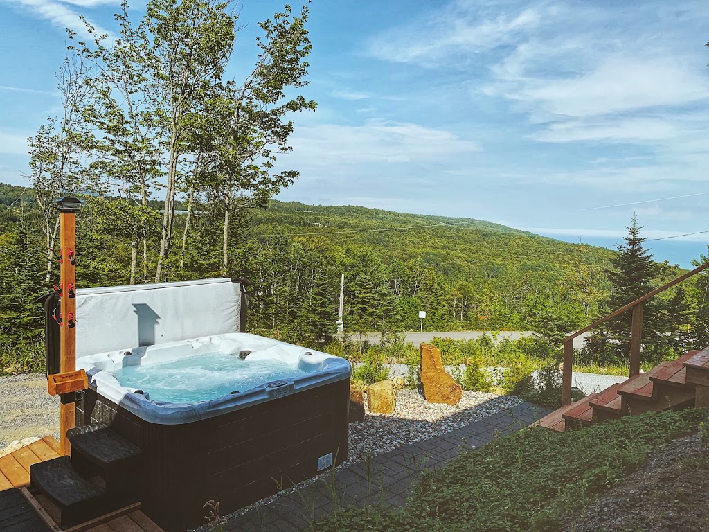 Chalet de la Petite Ourse | 61 Rue de la Corniche, Les Éboulements, QC G0A 2M0, Canada | Phone: (514) 975-1585