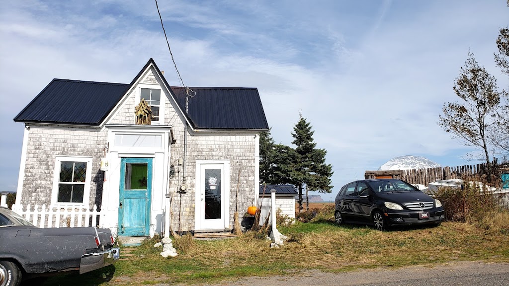 This & That By The Sea | Fundy St. Martins, 19 W Quaco Rd, West Quaco, NB E5R 1M5, Canada | Phone: (506) 566-6445