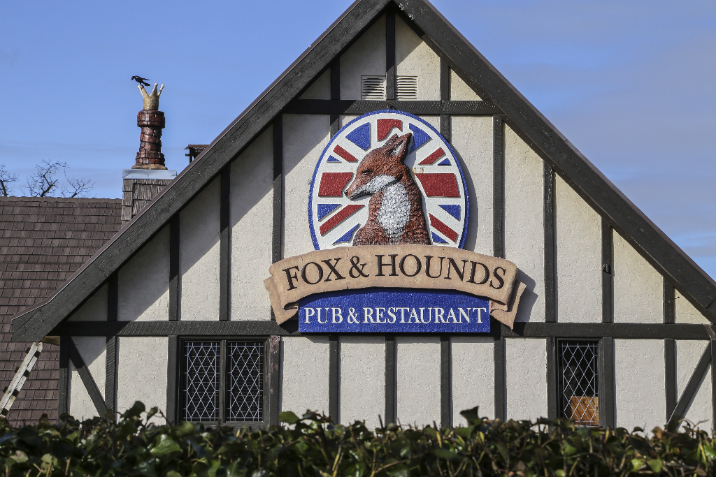 Fox & Hounds | 26444 32 Ave, Aldergrove, BC V4W 3E8, Canada | Phone: (604) 856-8111