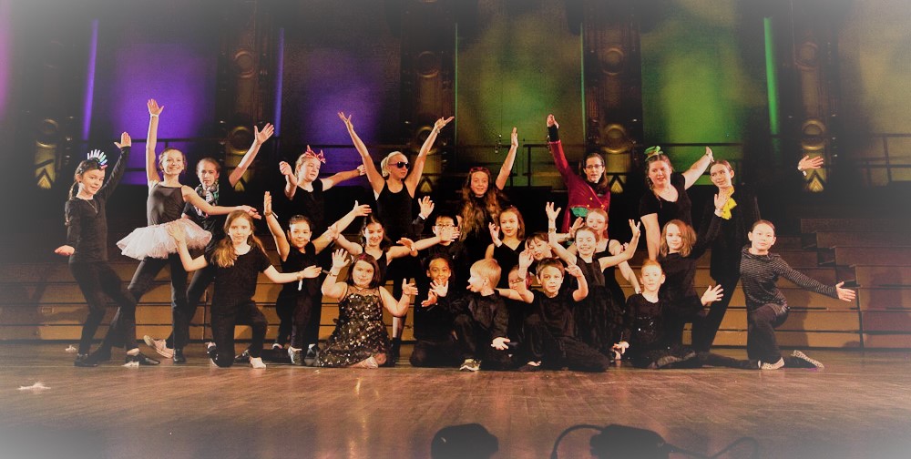 Lights Up Musical Theatre Schools - North Vancouver | Handsworth Secondary, 1044 Edgewood Rd, North Vancouver, BC V7R 1Y7, Canada | Phone: (888) 502-5253