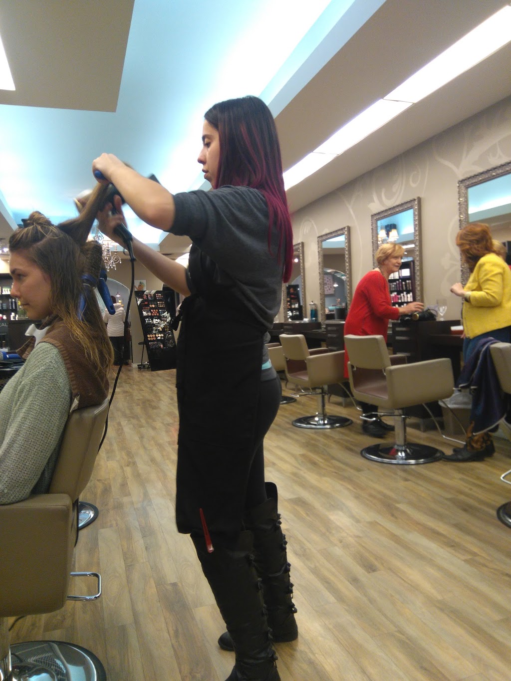 Michaels Hair Body Mind | 1735 Lakeshore Rd W, Mississauga, ON L5J 1J4, Canada | Phone: (905) 822-0112