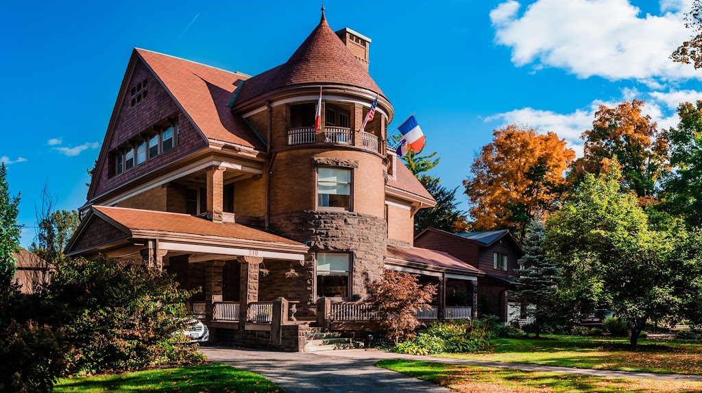 Château la Motte Guest House | 210 Vansittart Ave, Woodstock, ON N4S 6E9, Canada | Phone: (647) 783-4440