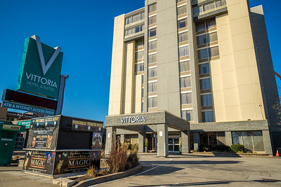 Vittoria Hotel & Suites | 5851 Victoria Ave, Niagara Falls, ON L2G 3L6, Canada | Phone: (800) 263-2553