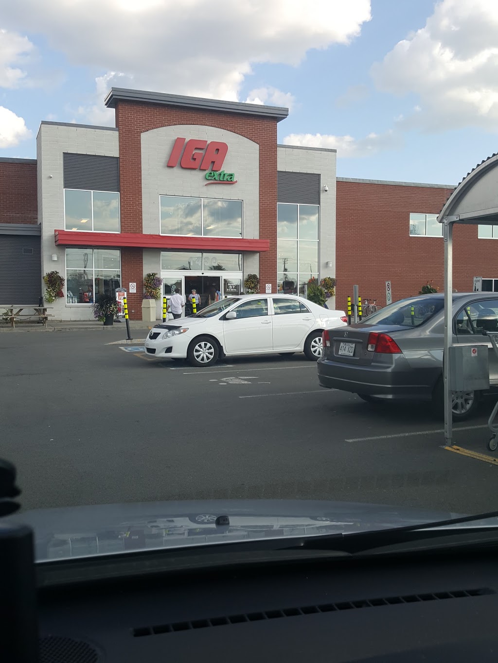 IGA extra Famille JM | 1430 Boulevard Saint-Antoine, Saint-Jérôme, QC J7Z 7M2, Canada | Phone: (450) 436-5004