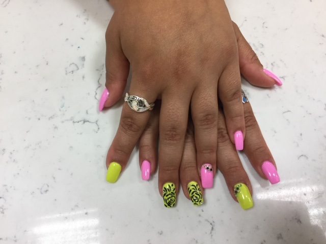 Nine One Nails | 13461 Yonge St, Richmond Hill, ON L4E 0L2, Canada | Phone: (905) 313-1088