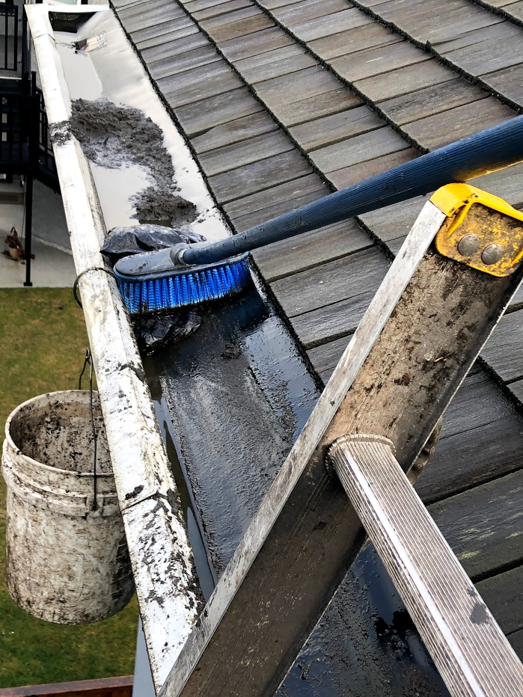 So Clean Gutter Service Maple Ridge | 22610 Hinch Crescent, Maple Ridge, BC V2X 7H6, Canada | Phone: (778) 229-8994