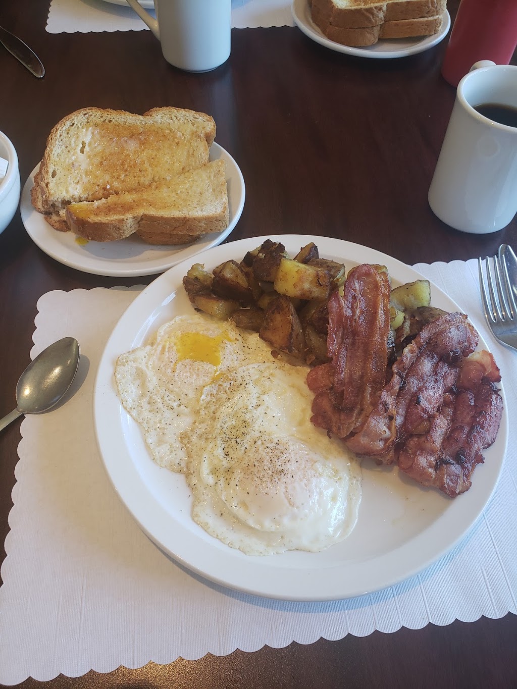 Monkton Diner | 82 Maddison St W, Monkton, ON N0K 1P0, Canada | Phone: (519) 347-9999