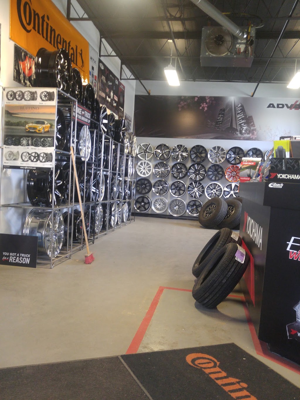 Extreme Wheel & Tire | 118 Industrial Rd, Richmond Hill, ON L4C 2Y3, Canada | Phone: (905) 770-2302