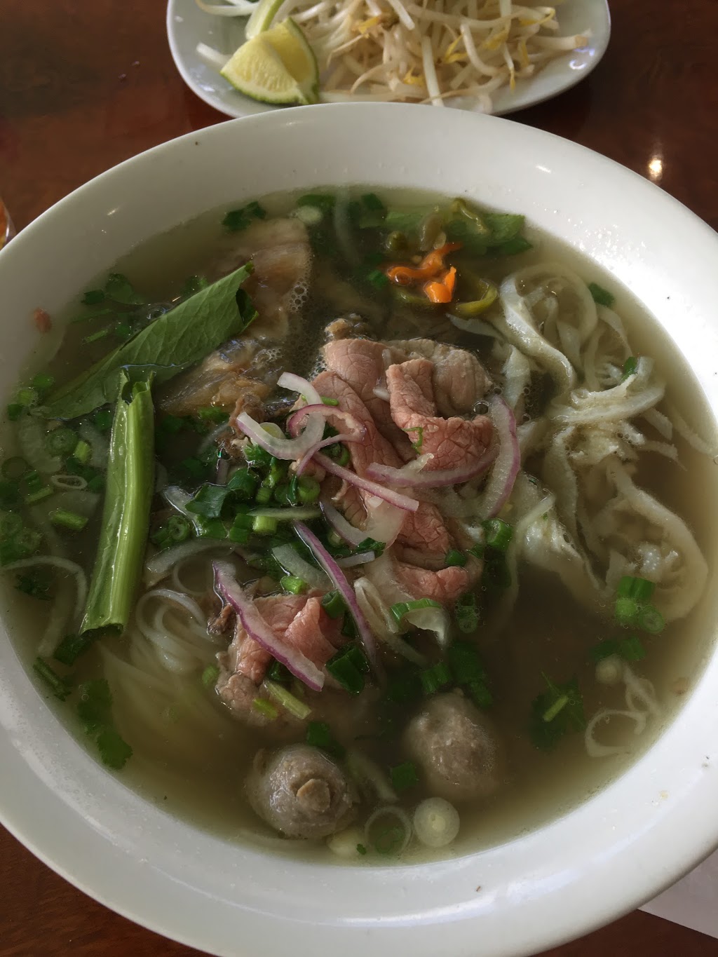 Pho Mi Binh Minh | 680 Silver Creek Blvd, Mississauga, ON L5A 3Z1, Canada | Phone: (905) 281-7177