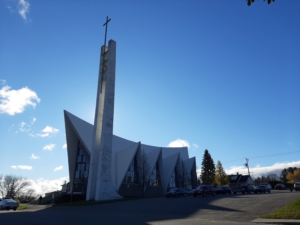 St. Pierre Presbytery | 122 Rue Harvey E, Alma, QC G8B 1B3, Canada | Phone: (418) 662-6491