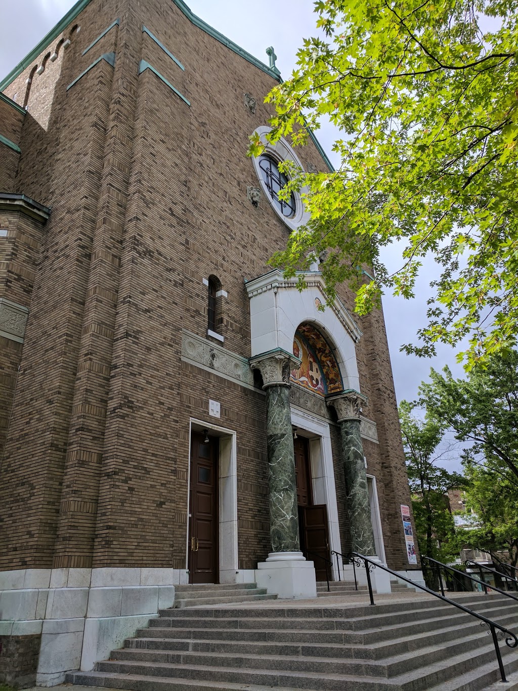 Église Saint-Ambroise | 1215 Rue Beaubien E, Montréal, QC H2S 1T8, Canada | Phone: (514) 271-6511