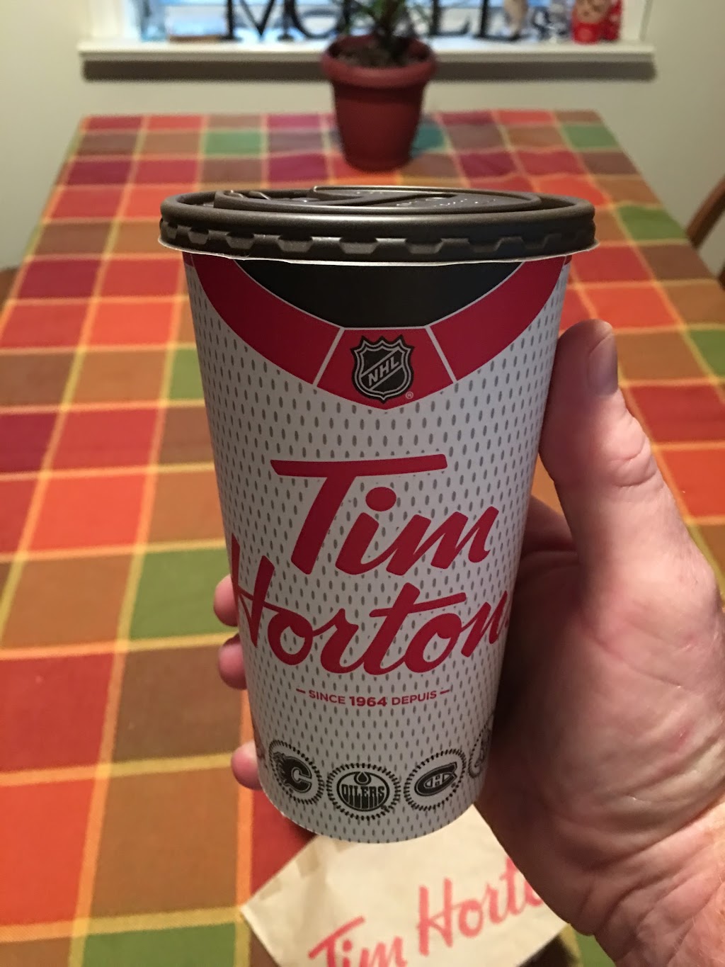 Tim Hortons | 2427 Cawthra Rd, Mississauga, ON L5A 2X1, Canada | Phone: (905) 566-1139