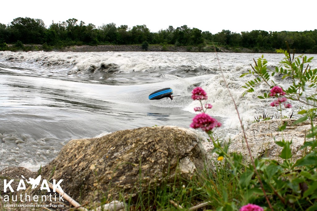 KAYAK AUTHENTIK | 25 Chemin Des Sept Chutes, Grenville-sur-la-Rouge, QC J0V 1B0, Canada | Phone: (819) 665-5487