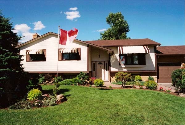 Jans Awnings & Rollshutters | 3430 Dunrobin Rd, Woodlawn, ON K0A 3M0, Canada | Phone: (613) 832-2345