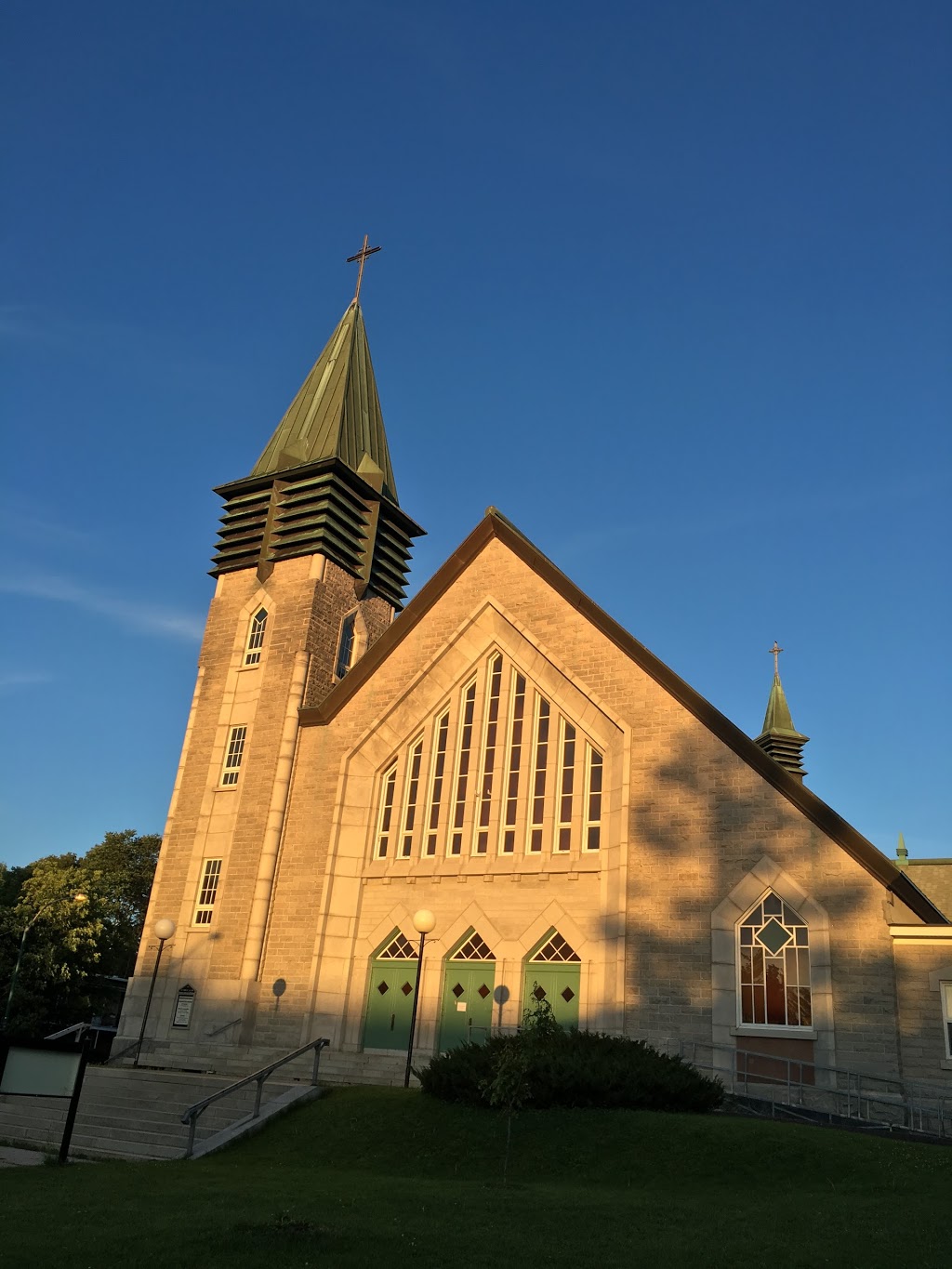 Église Saint-Thomas-dAquin | 2125 Rue Louis-Jolliet, Québec, QC G1V 2B7, Canada | Phone: (418) 681-0655