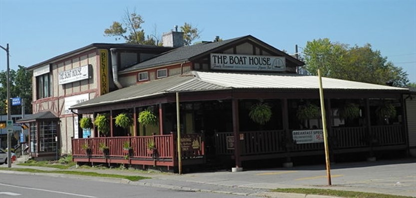 Boathouse Beer Market | 3807 Macklem St, Niagara Falls, ON L2G 6C8, Canada | Phone: (289) 296-3410