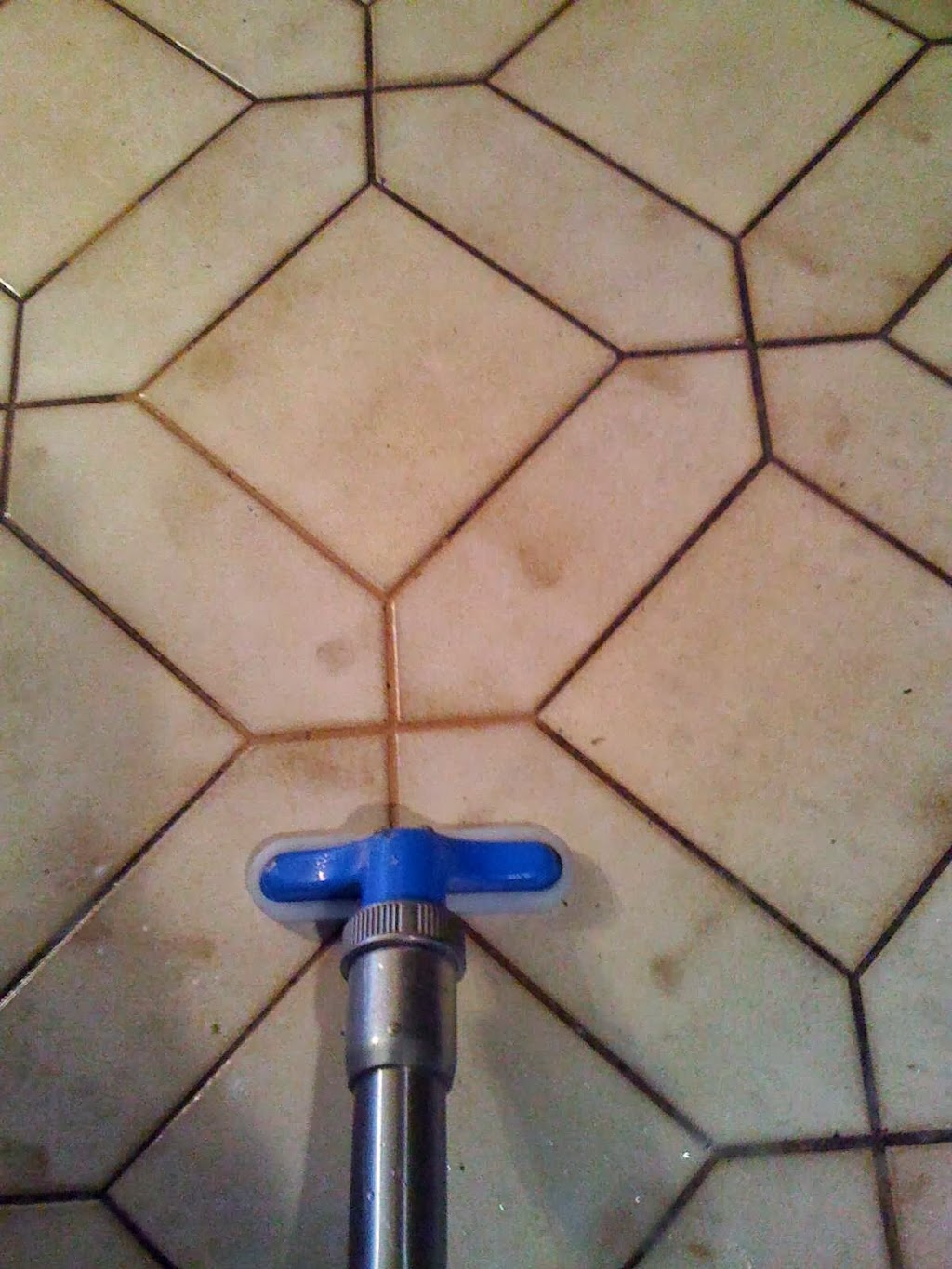 Grout and tile cleaning by Grout Clinic | 3058 Fifth Line W, Mississauga, ON L5L 5W3, Canada | Phone: (416) 829-4145