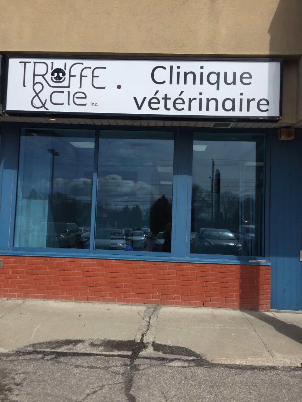 Clinique vétérinaire Truffe et Compagnie Inc | 1356 Bd du Curé-Labelle local 232, Blainville, QC J7C 2P2, Canada | Phone: (450) 818-1981