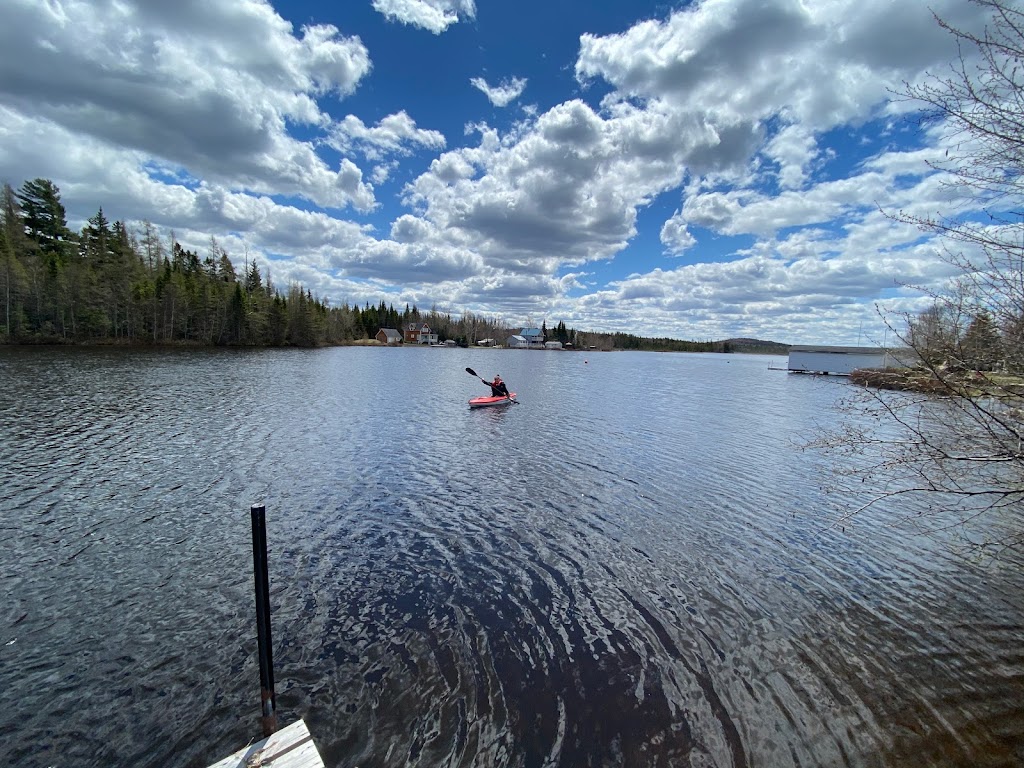 Le Bonheur au Chalet | 692 Rue Grande du Lac, Saint-Nérée, QC G0R 3V0, Canada | Phone: (418) 933-5553