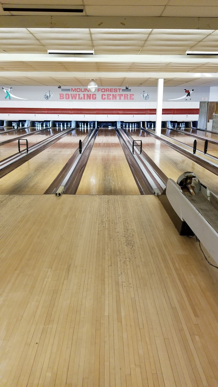 Mount Forest Bowling Centre | 350 Foster St, Mount Forest, ON N0G 2L1, Canada | Phone: (519) 323-4237