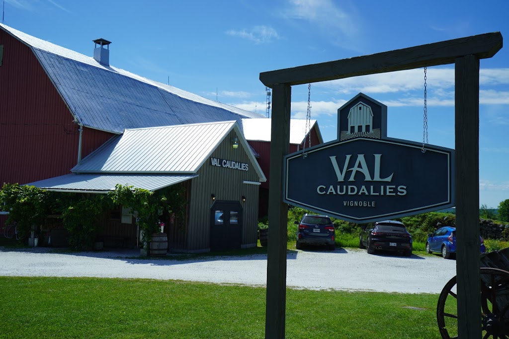 Vignoble Val Caudalies | 4921 Rue Principale, Dunham, QC J0E 1M0, Canada | Phone: (450) 295-2333