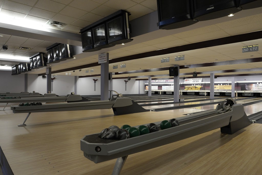 Bowling Hall Of St-Janvier | 13729 Boulevard Curé-Labelle, Mirabel, QC J7J 1L2, Canada | Phone: (450) 435-4523