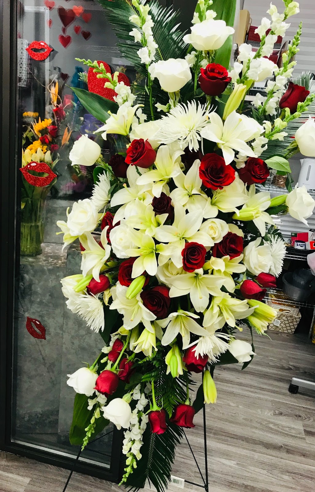 M.A.K. FLOWERS & GIFTS | 1906 Dundas St E UNIT 1, Mississauga, ON L4X 1L9, Canada | Phone: (905) 277-1246