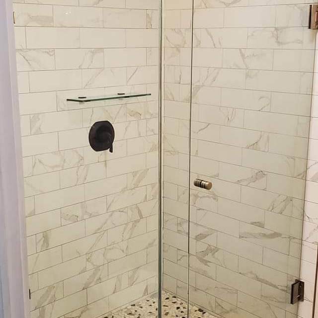 Gilmour Glass and Showers | 757 Fifes Bay Marina Ln, Peterborough, ON K9J 6X3, Canada | Phone: (705) 768-0684