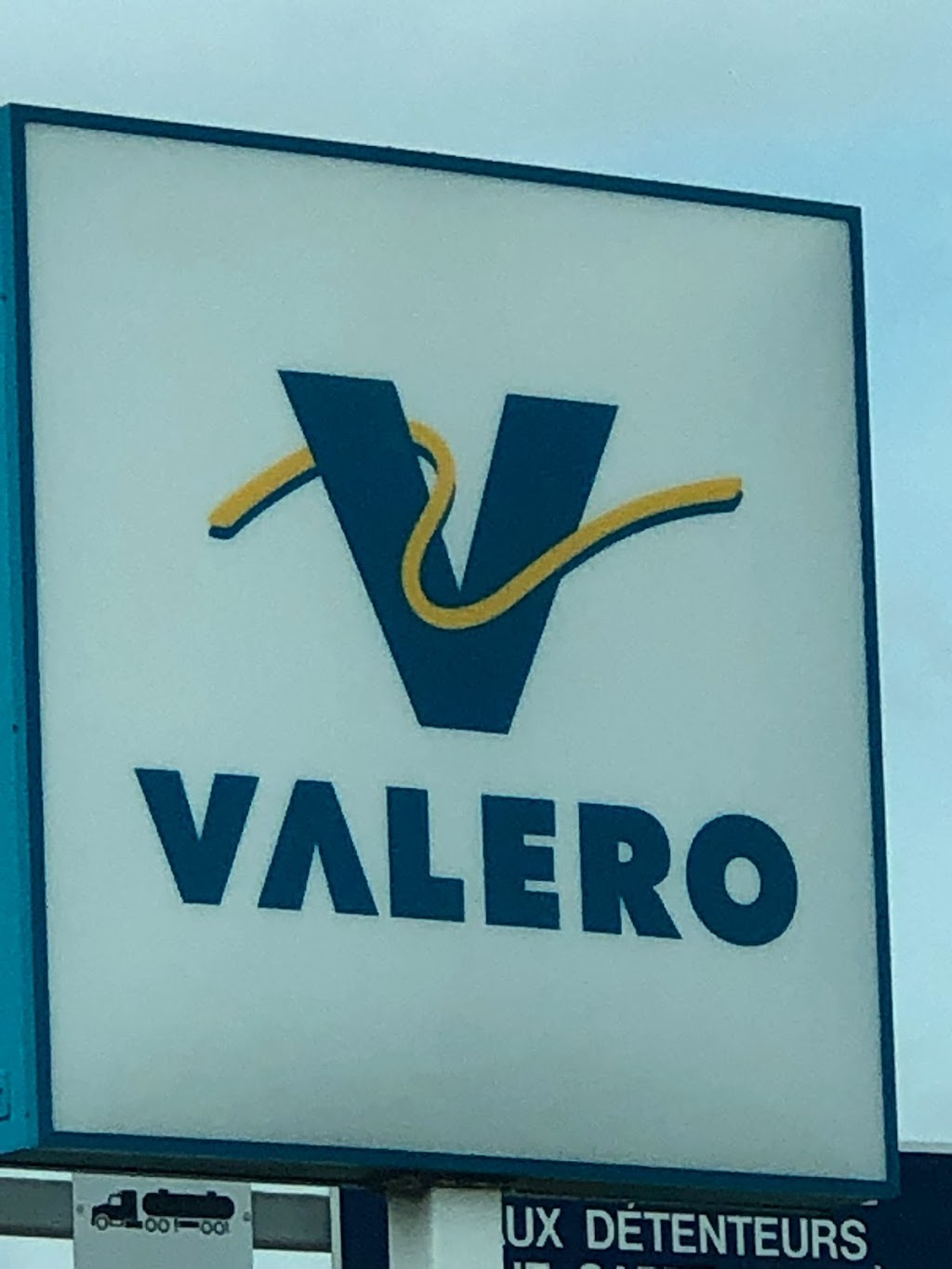 Valero | 7000 Avenue Marien, Montréal-Est, QC H1B 4W3, Canada | Phone: (514) 640-2300