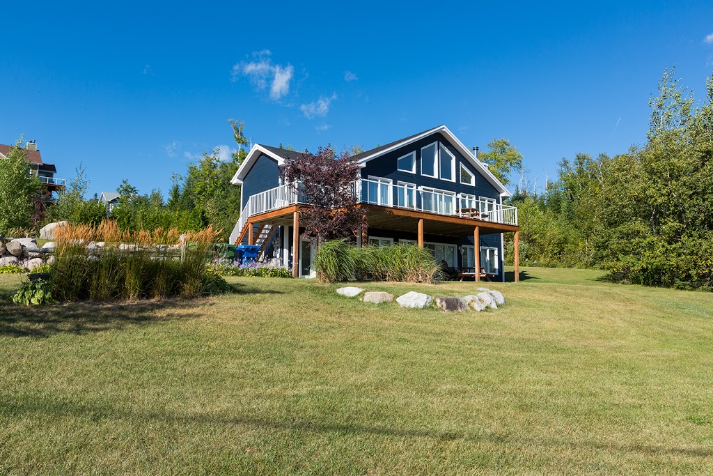 Les Chalets du Massif, chalet 26 et 28 | 28 Chemin Du Versant 26 et, Petite-Rivière-Saint-François, QC G0A 2L0, Canada | Phone: (514) 703-6711