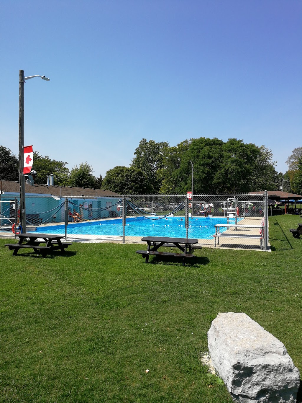 McKay park: Wyoming pool, Splashpad & Recreation | 1T0, 497-519 Ontario St, Wyoming, ON N0N 1T0, Canada