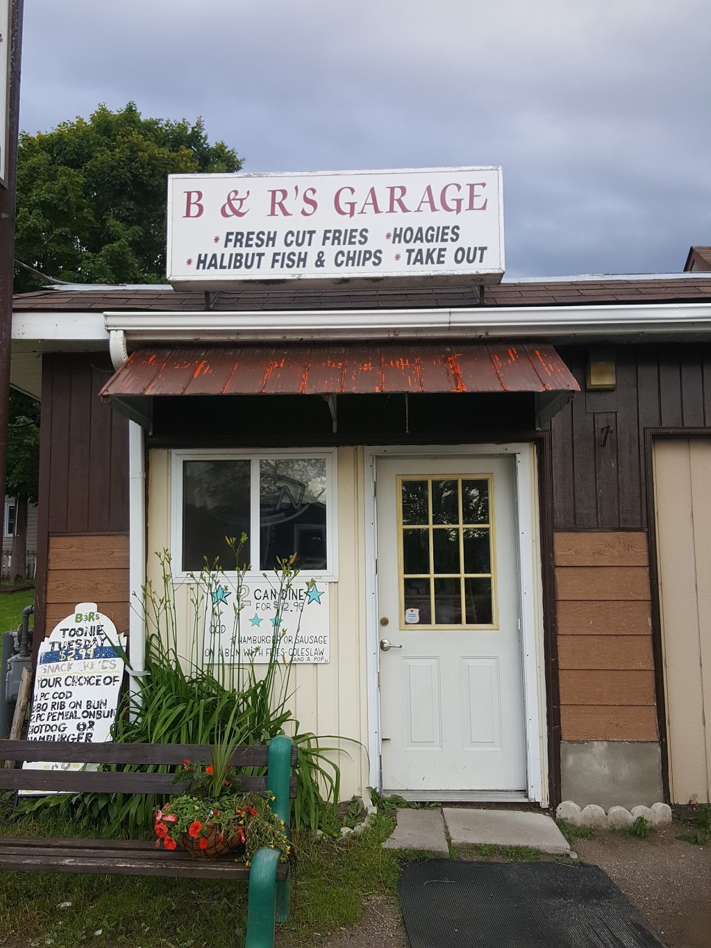 B N Rs Garage Restaurant | 106 Robert St W, Penetanguishene, ON L9M 1P1, Canada | Phone: (705) 549-7226