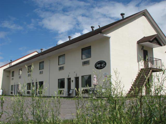 Hôtel Le Must | 1828 Boulevard Bona Dussault, Saint-Marc-des-Carrières, QC G0A 4B0, Canada | Phone: (418) 268-6000