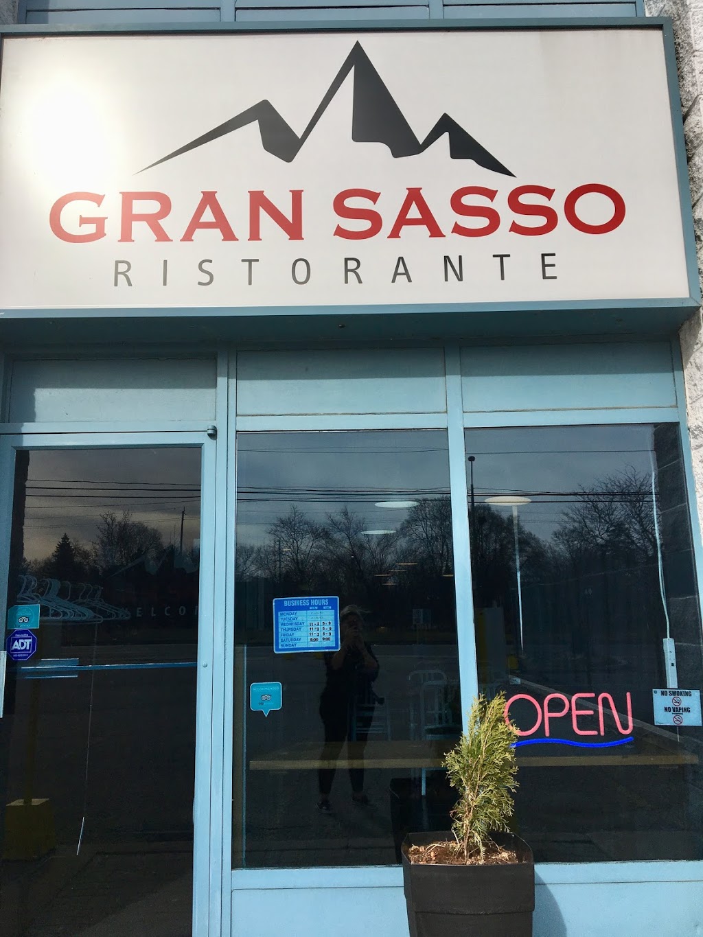 Gran Sasso Restaurant | 98 Paris Rd, Brantford, ON N3R 1H9, Canada | Phone: (519) 752-1500