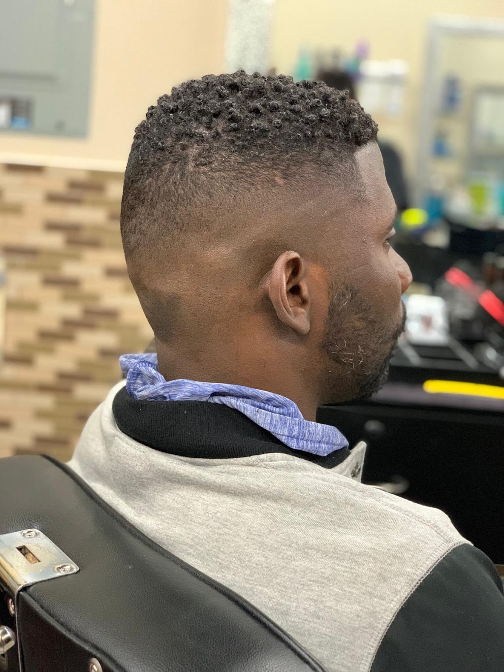 Prince Barber shop Aura | 384 Yonge Street Level P1 Unit 105 Level P1, Unit 105, Toronto, ON M5B 1S8, Canada | Phone: (647) 352-2234