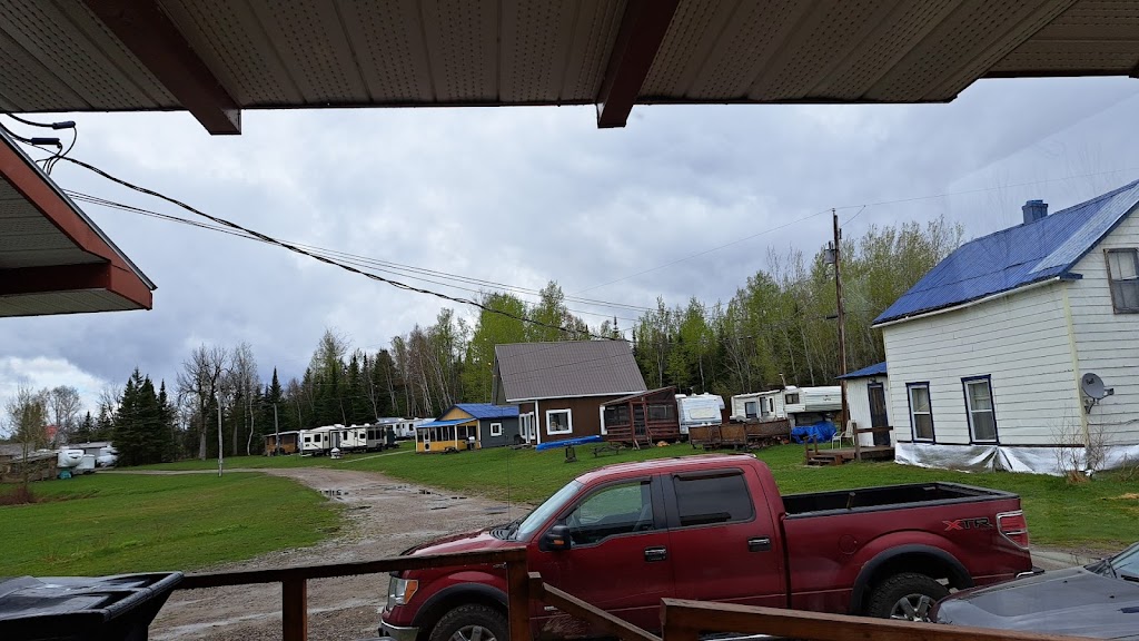 Camping & Pourvoirie Constantineau | 282 Chem. du Tour du Lac, Sainte-Anne-du-Lac, QC J0W 1V0, Canada | Phone: (819) 586-2690