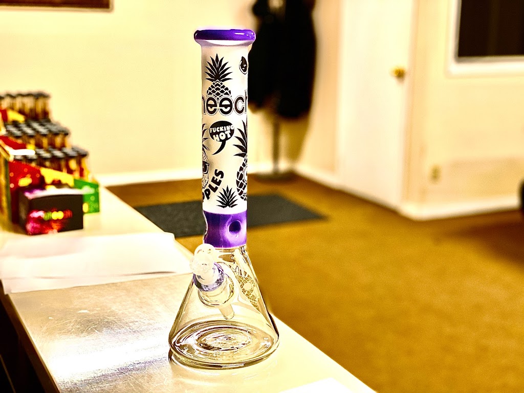 Cheech Glass | 1675 Enterprise Rd, Mississauga, ON L4W 4L4, Canada | Phone: (905) 564-5420