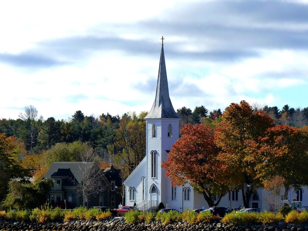 United Church Mahone Bay | 101 Edgewater St, Mahone Bay, NS B0J 2E0, Canada | Phone: (902) 624-9287