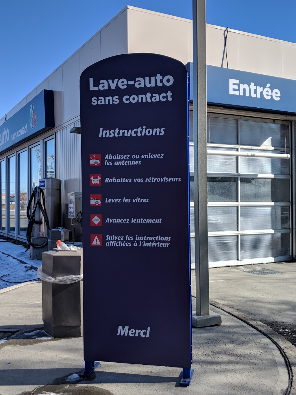 ESSO COUCHE-TARD | 5945 Rue Notre-Dame Est, Montréal, QC H1N 2C7, Canada | Phone: (514) 256-8011