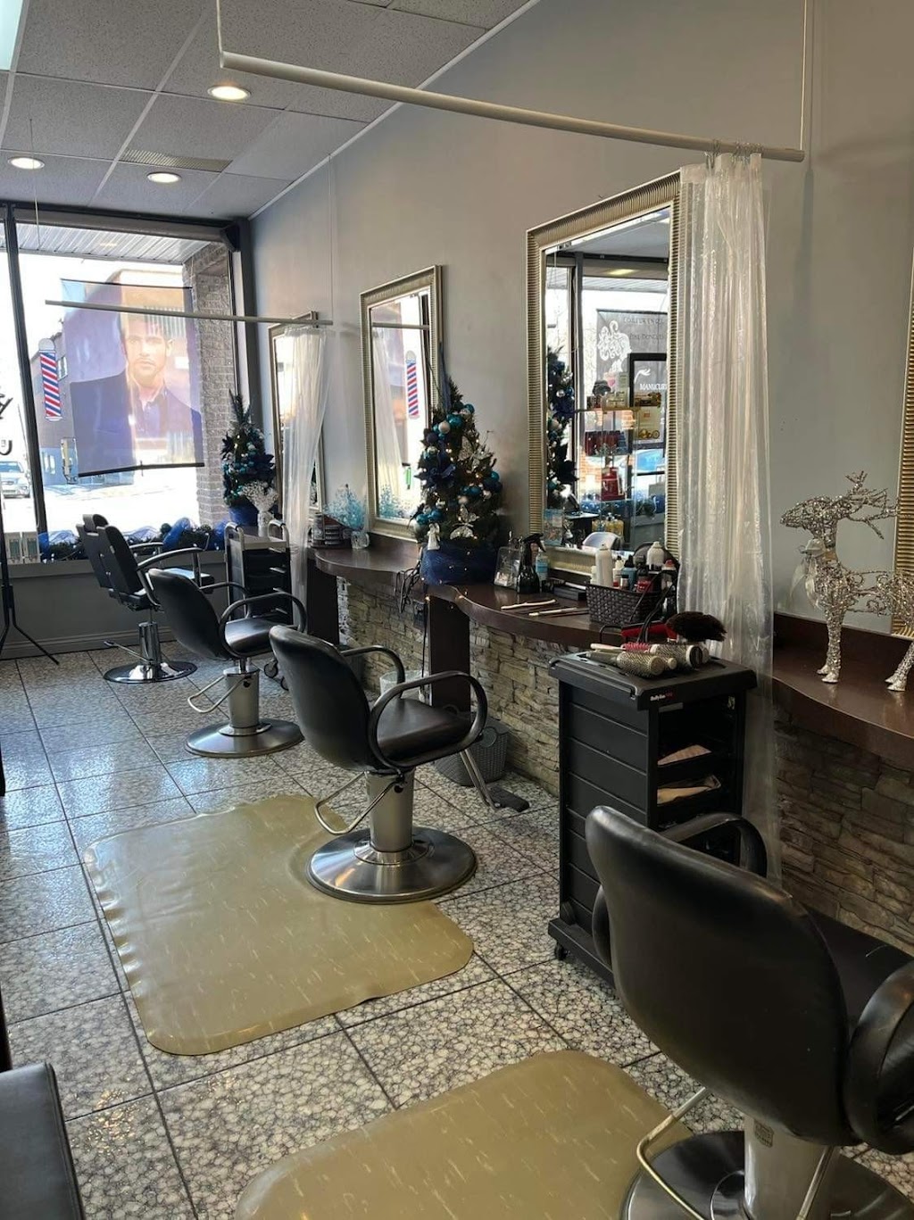 Salon De Coiffure futur | 520 Rue Fleury E, Montréal, QC H3L 1G5, Canada | Phone: (514) 382-9502